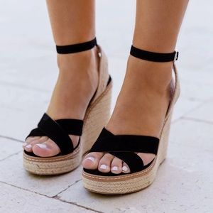 Evangeline Black Wedges